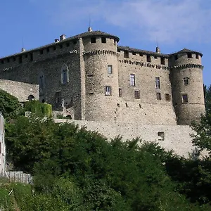 https://castello-di-compiano-hotel-relais-museum.emilia-romagnahotels.net